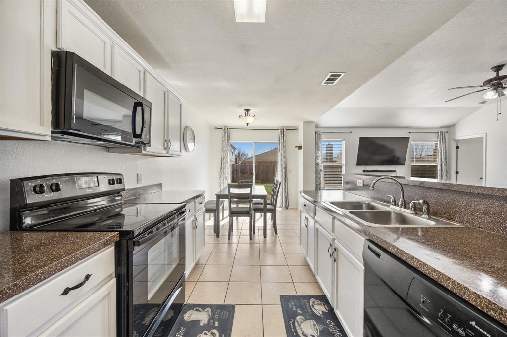 1812 Wind Dancer Trail Fort Worth, TX 76131 - Photo 14 of 27