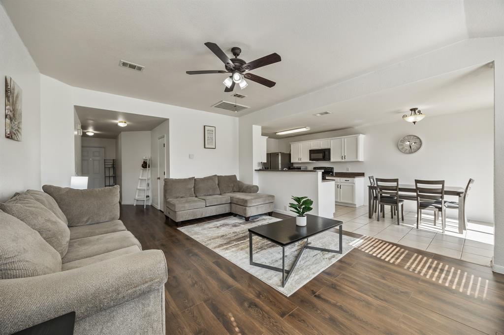 1812 Wind Dancer Trail Fort Worth, TX 76131 - Photo 8 of 27