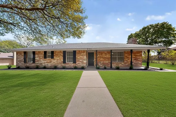 $245,000 | 208 Gregory Drive, DeSoto, TX 75115