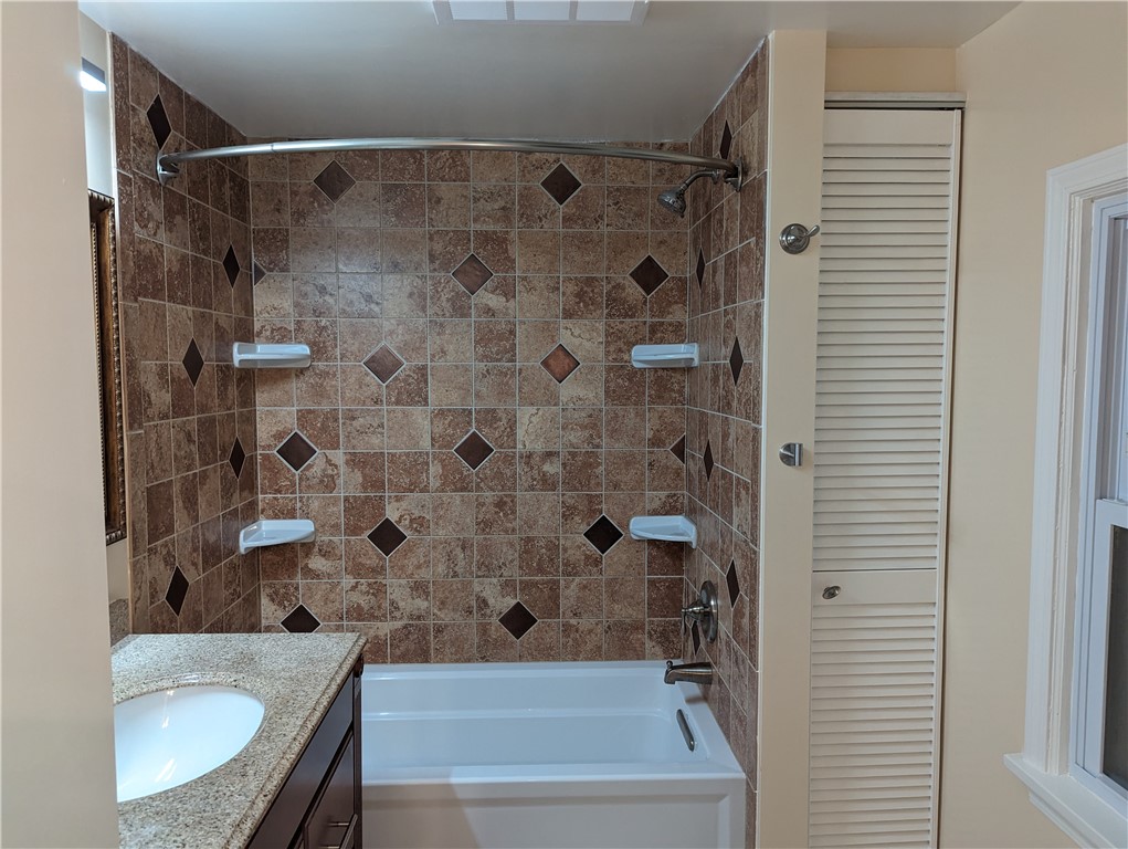 185 Paxton Road Irondequoit, NY 14617 - Photo 17 of 19 Updated Bathroom