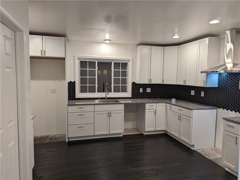 185 Paxton Road Irondequoit, NY 14617 - Photo 2 of 19 Updated Kitchen