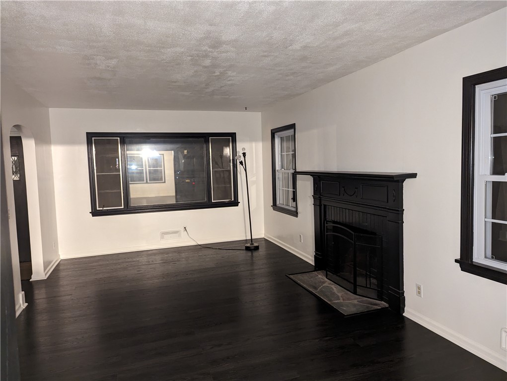185 Paxton Road Irondequoit, NY 14617 - Photo 5 of 19 Living room