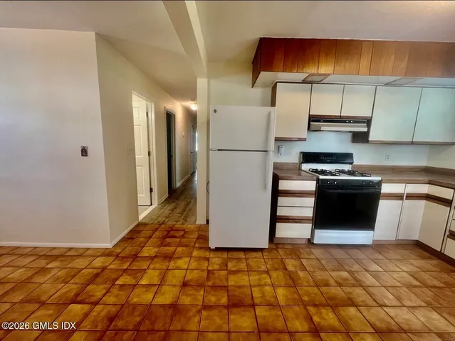 $3,595 | 80 Josephine Evaristo Avenue, Unit 1ST FL & LOWER LEVEL, Greenwich, CT 06830