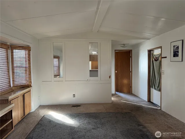 a view of empty room with window