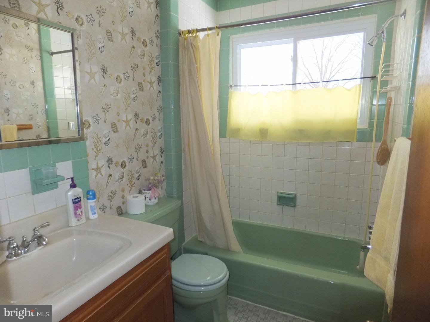33 St Dunstans Road Hatboro, PA 19040 - Photo 13 of 22