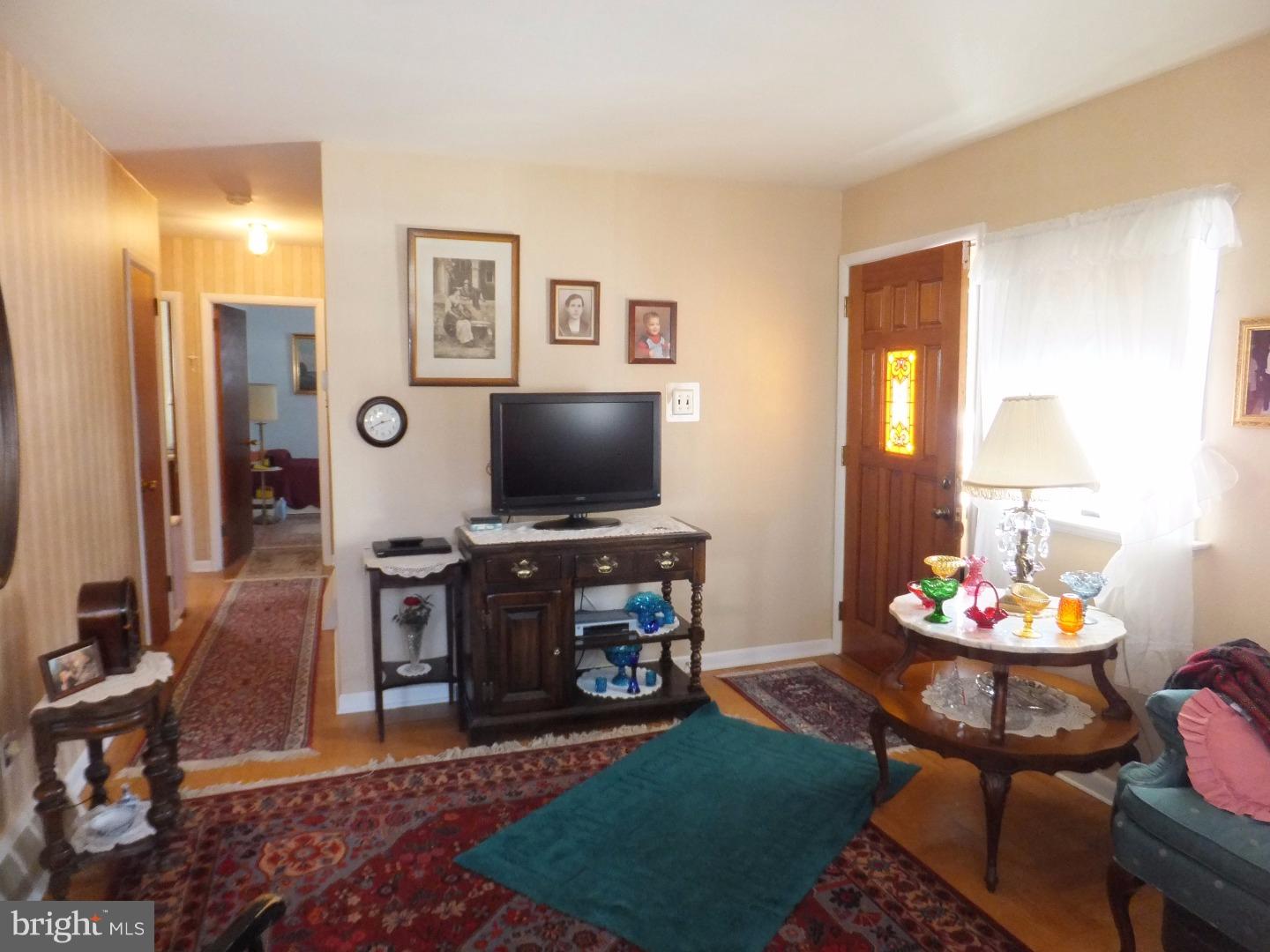 33 St Dunstans Road Hatboro, PA 19040 - Photo 4 of 22