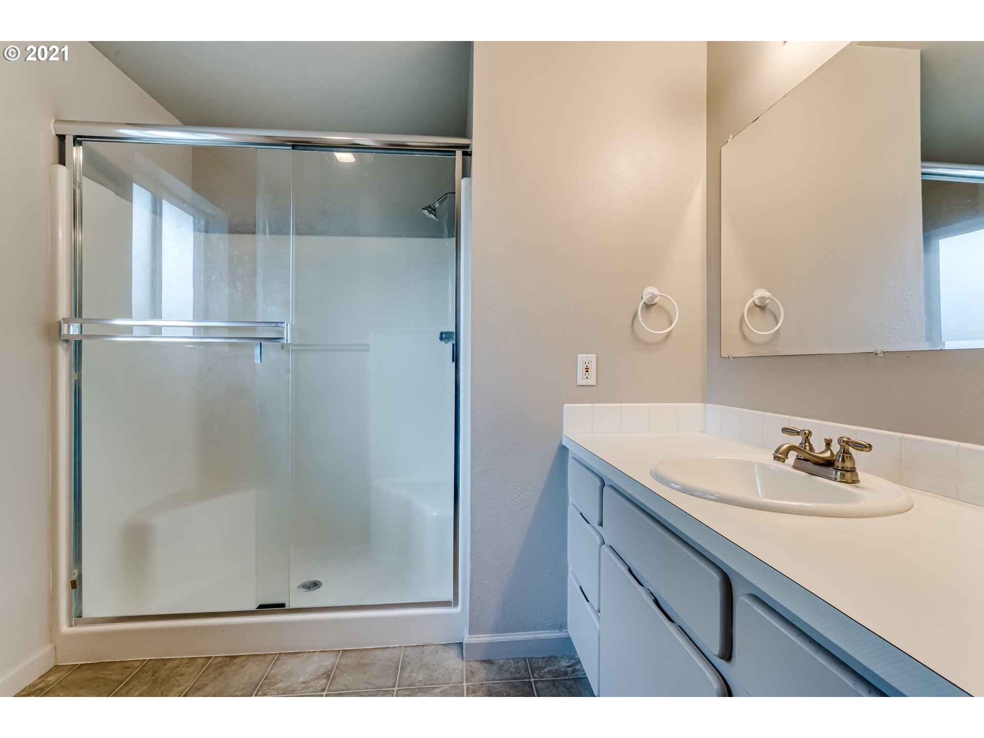 232 South 42nd Street Springfield, OR 97478 - Photo 22 of 31 a bathroom with a shower sink and mirror