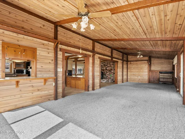 a view of empty room with window