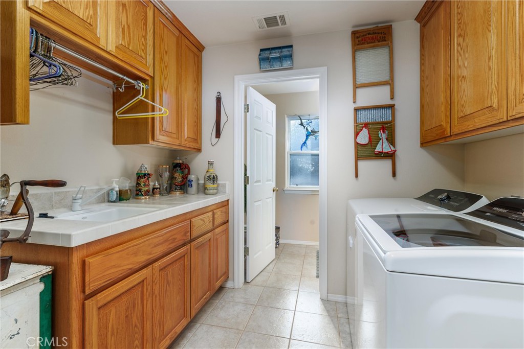 535 Charro Way Nipomo, CA 93444 - Photo 20 of 34 a kitchen that has a sink and a stove