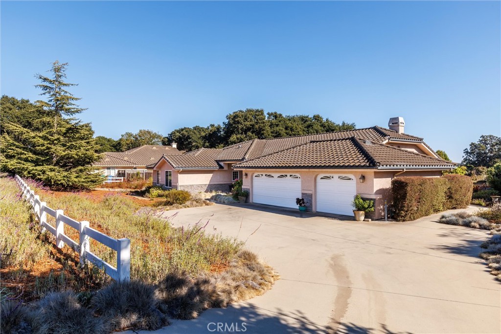 535 Charro Way Nipomo, CA 93444 - Photo 29 of 34 a view of a house with a outdoor space