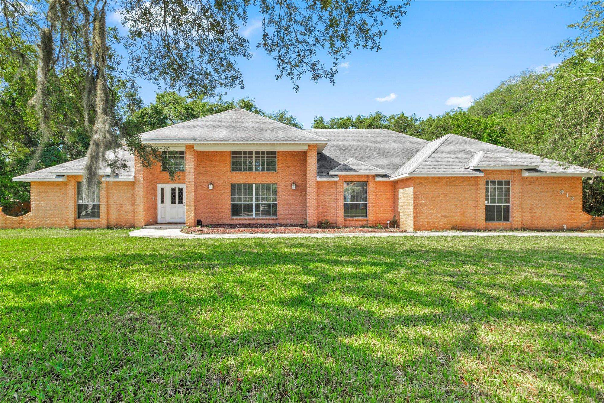 913 Chippewa Street St. Augustine, FL 32086 - Photo 1 of 56 a front view of a house with a garden