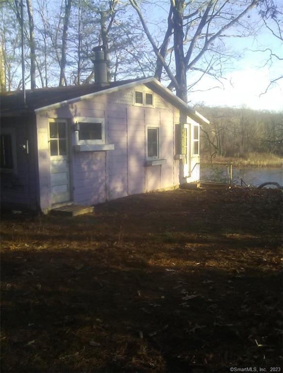 a view of back yard of the house