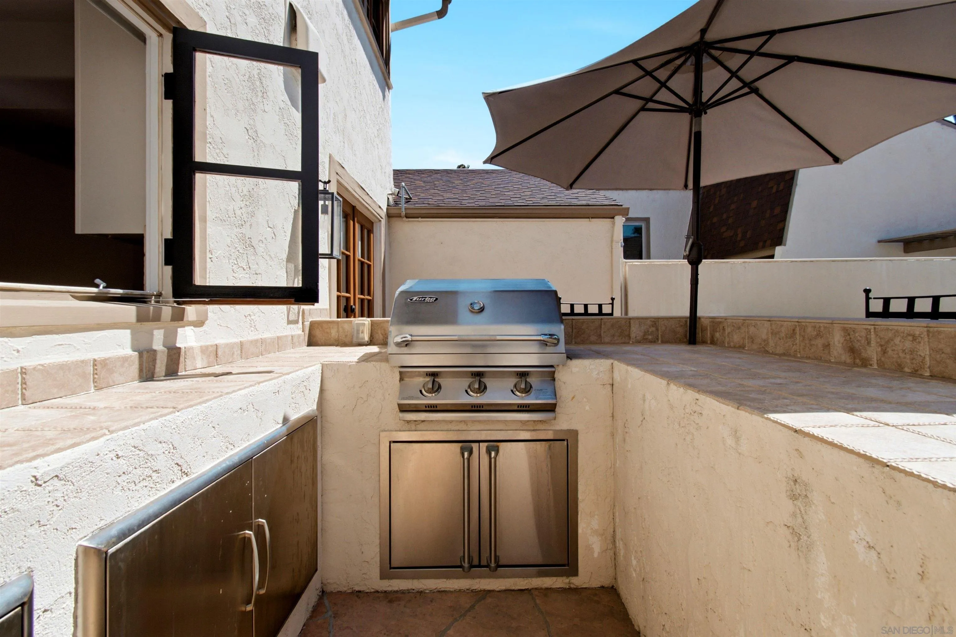 137 Via Coronado Rancho Santa Fe, CA 92091 - Photo 10 of 69 Gallery Image 10
