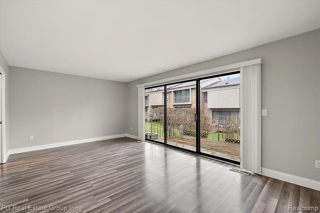 1432 Oakbrook Rochester Hills Rochester, MI 48307 - Photo 12 of 34
