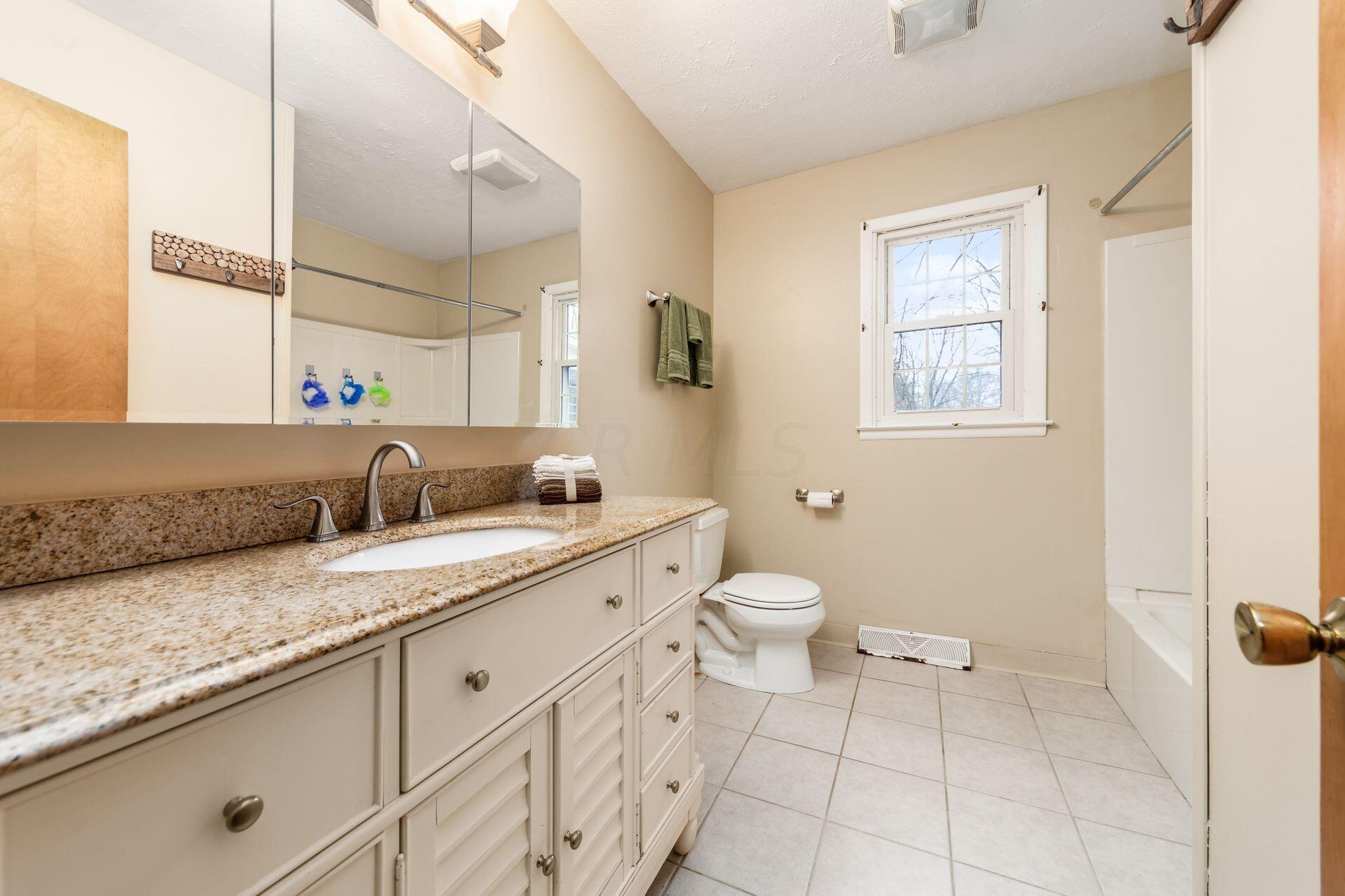 6750 Paul Road Westerville, OH 43082 - Photo 14 of 32 Tub/shower combo