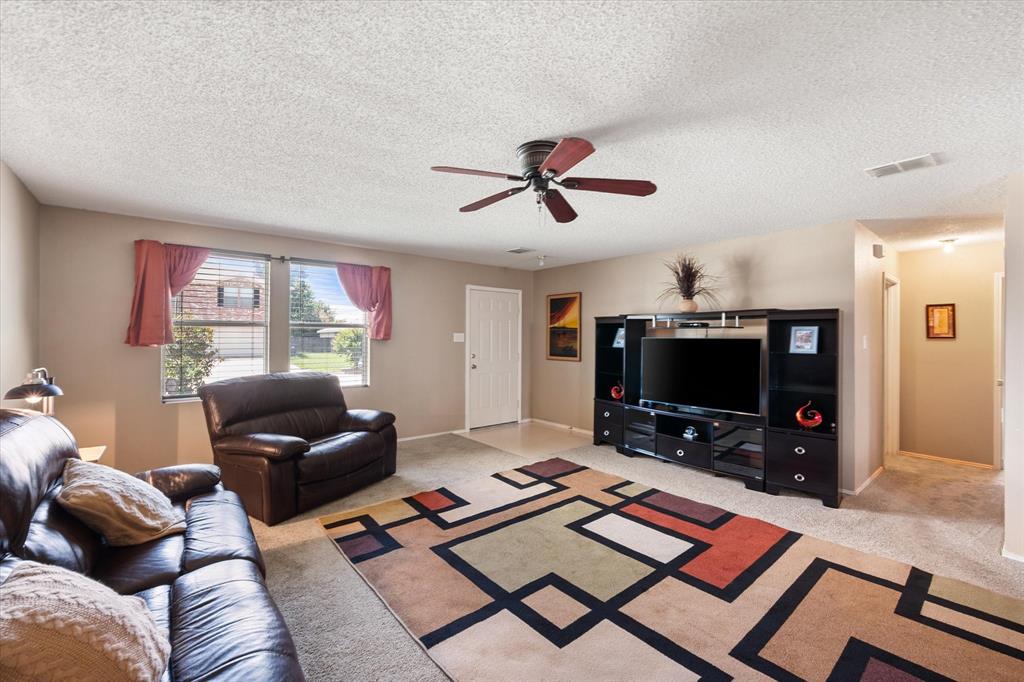 1105 Schenectady Road Arlington, TX 76017 - Photo 6 of 24
