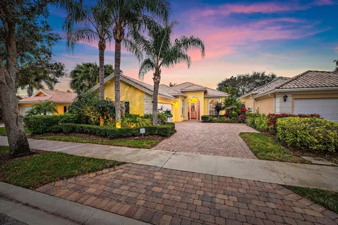 $895,000 | 4702 Dovehill Drive, Palm Beach Gardens, FL 33418