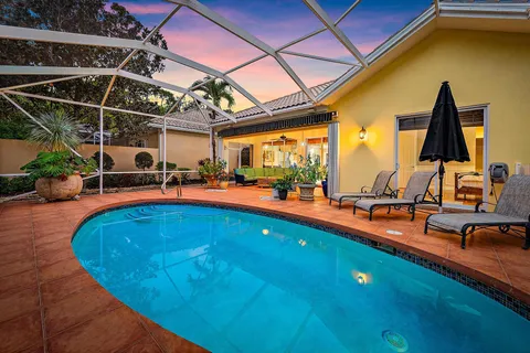 $895,000 | 4702 Dovehill Drive, Palm Beach Gardens, FL 33418