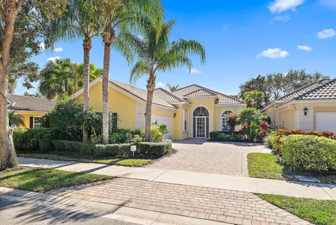 $895,000 | 4702 Dovehill Drive, Palm Beach Gardens, FL 33418