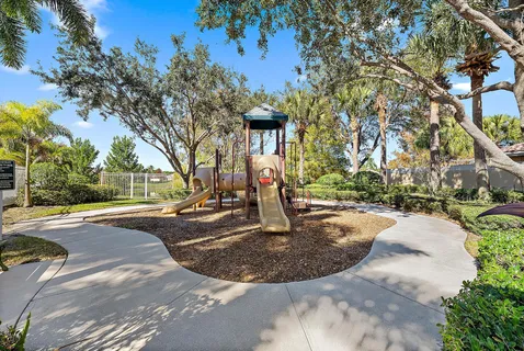 $895,000 | 4702 Dovehill Drive, Palm Beach Gardens, FL 33418