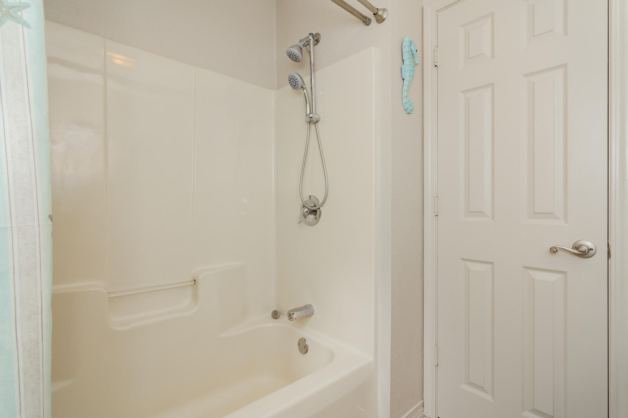 7262 Old River Road Baker, FL 32531 - Photo 10 of 63 a bathroom with a bath tub
