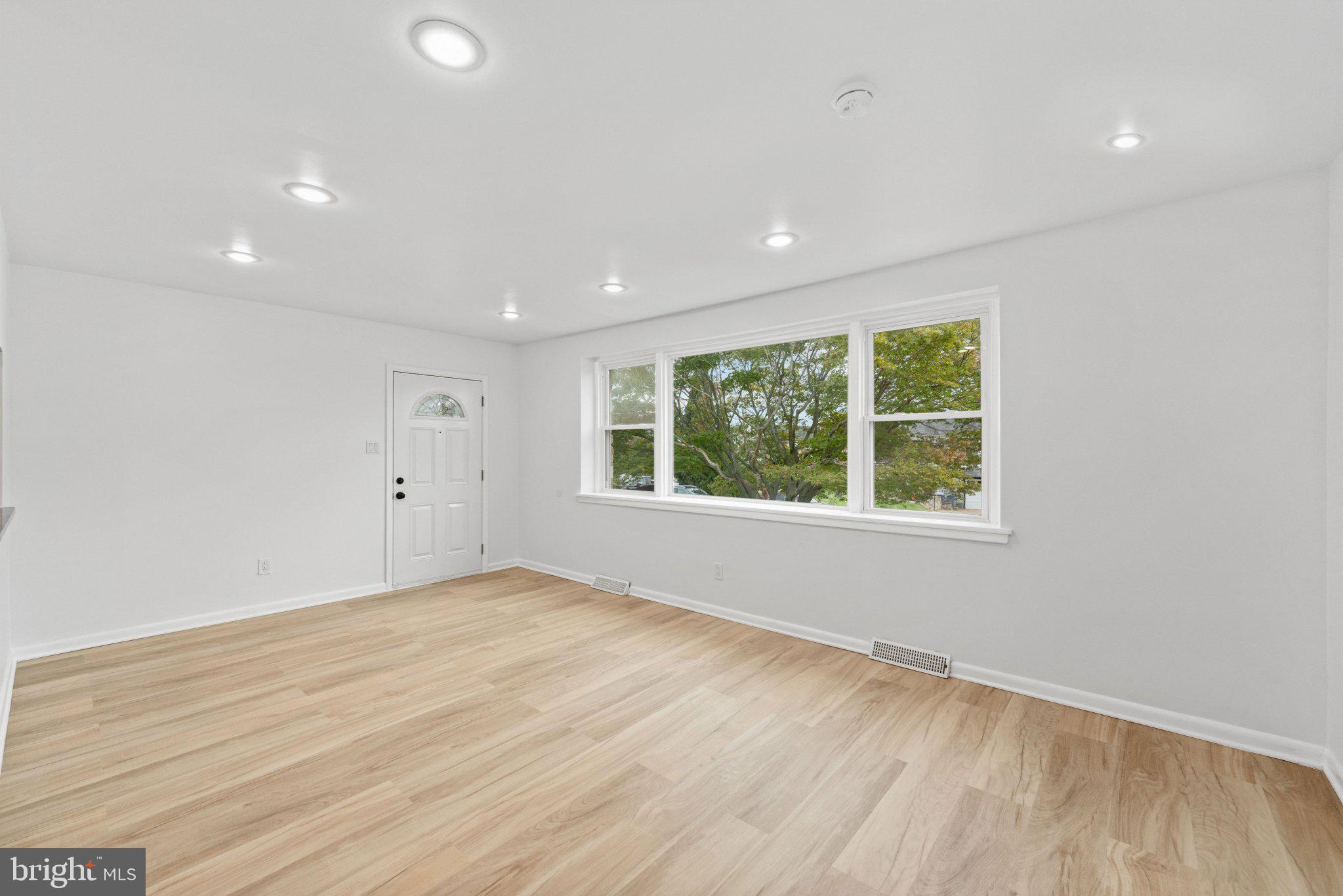 9960 Woodfern Road Philadelphia, PA 19115 - Photo 2 of 29 Gallery Image 2