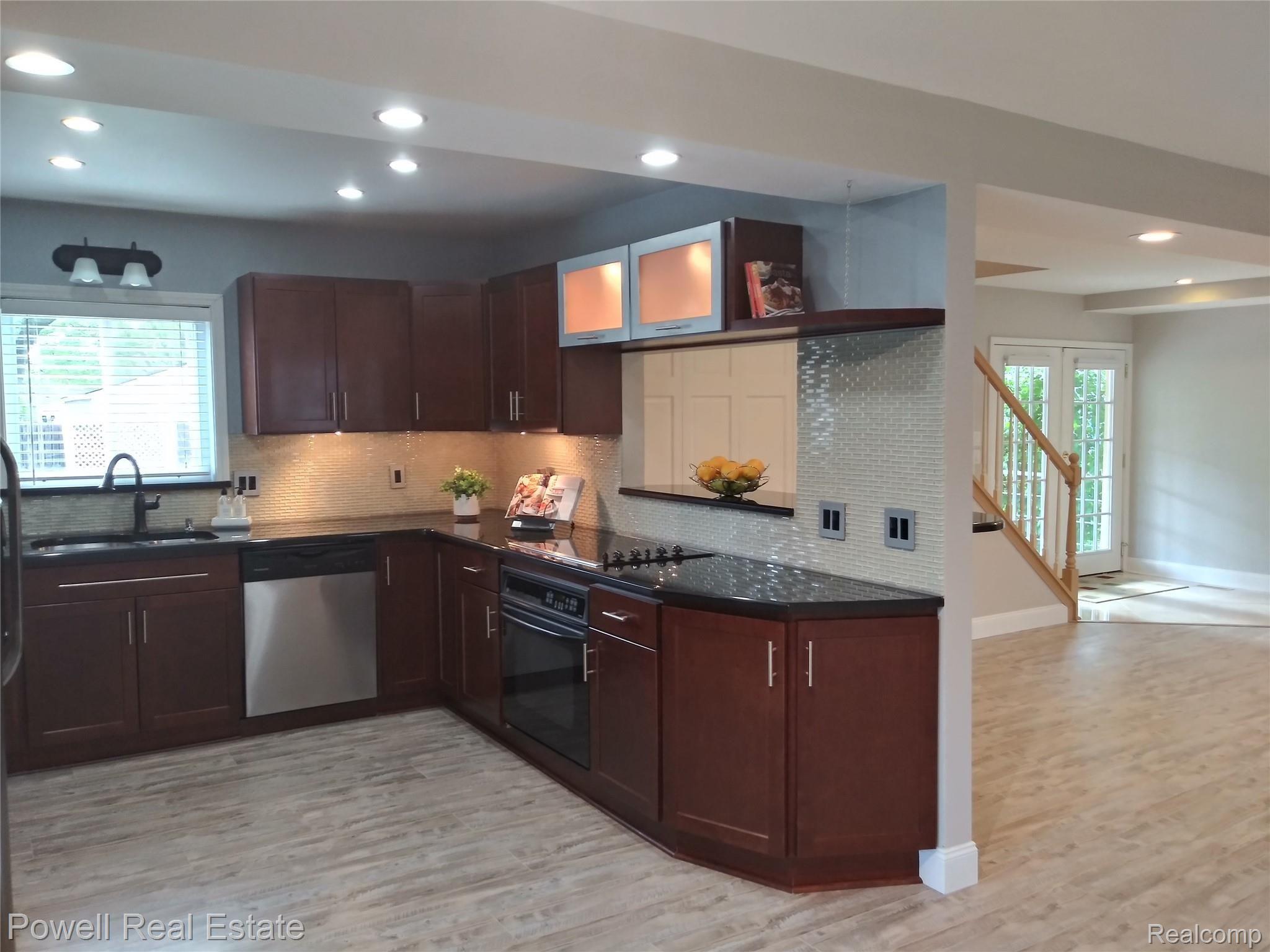 3054 Hessel Avenue Rochester, MI 48307 - Photo 7 of 32 20210508_184538_HDR - Copy.jpg