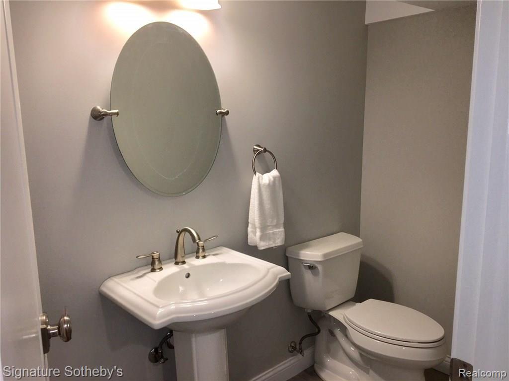 2123 Windemere Road Birmingham, MI 48009 - Photo 39 of 49 Lower Level 1/2 Bath