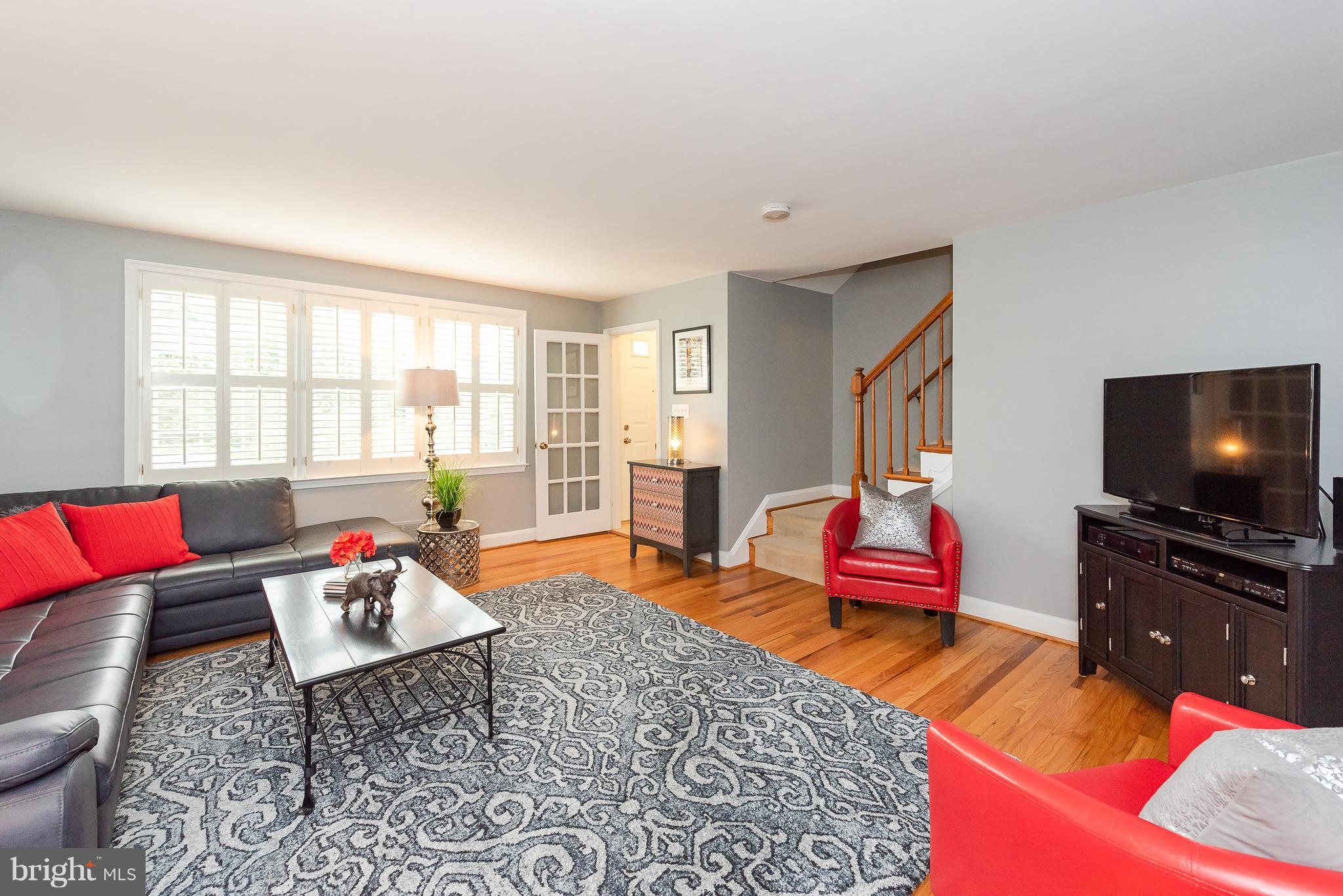 8616 Drumwood Road Baltimore, MD 21286 - Photo 3 of 30 Living Room
