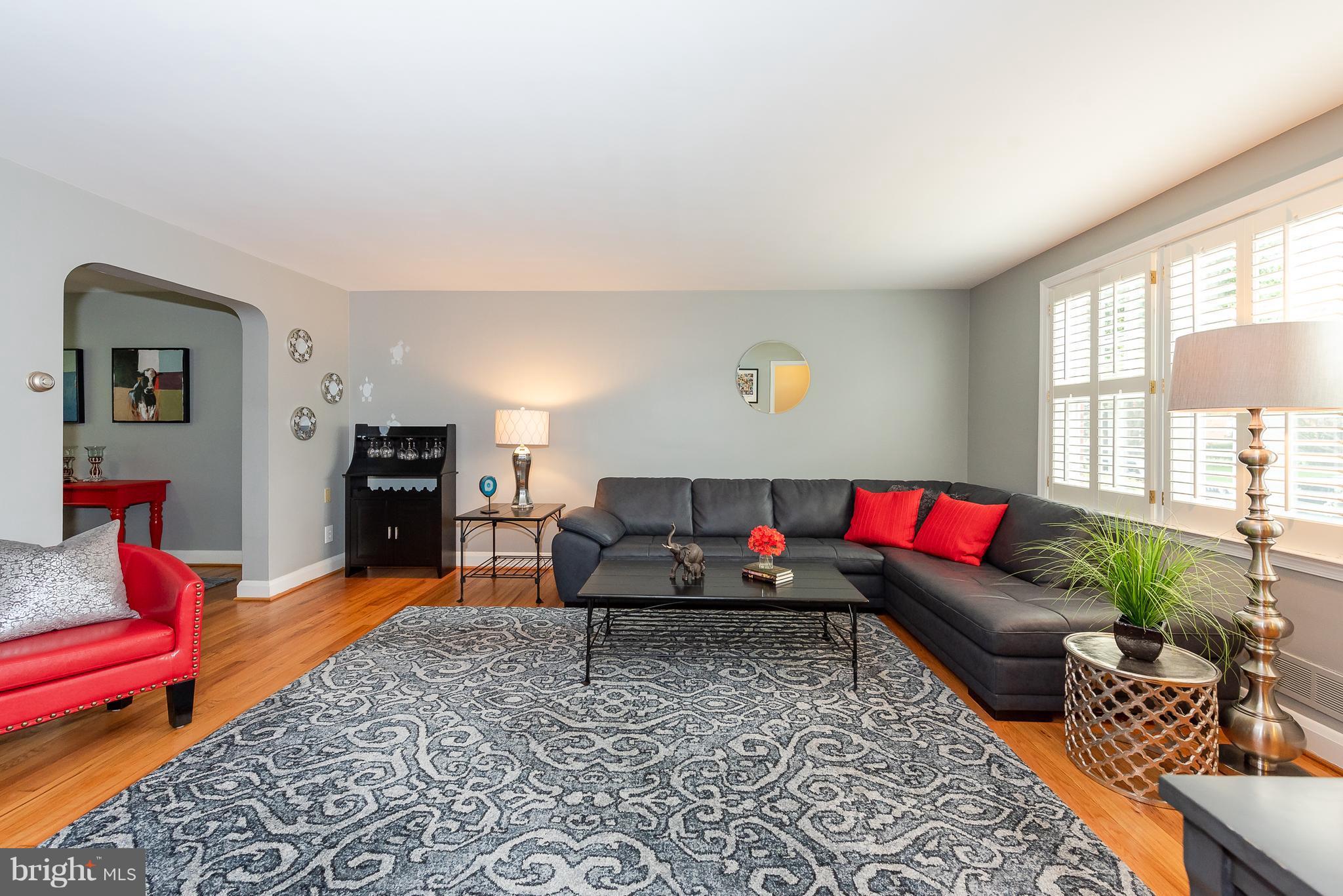 8616 Drumwood Road Baltimore, MD 21286 - Photo 4 of 30 Living Room