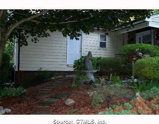 11 Forest Road East Lyme, CT 06357 - Photo 1 of 1 Gallery Image 1