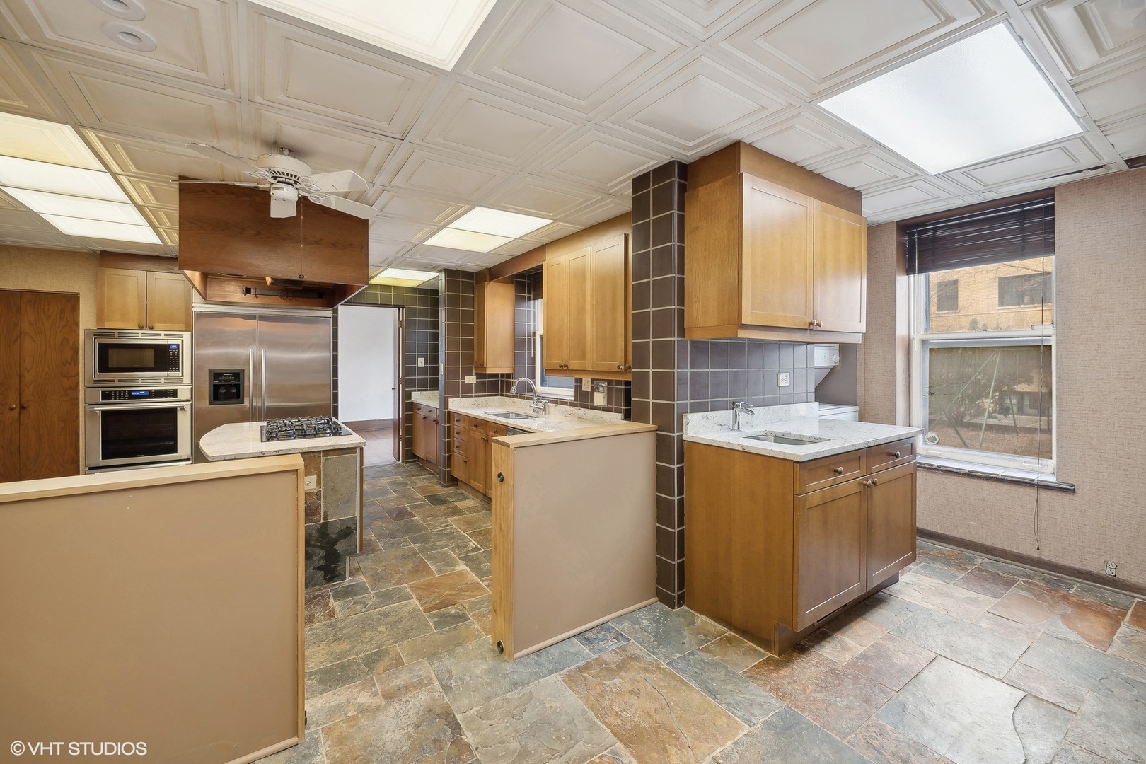700 West Irving Park Road, Unit A1 Chicago, IL 60613 - Photo 9 of 20 a kitchen with a stove a sink and a refrigerator