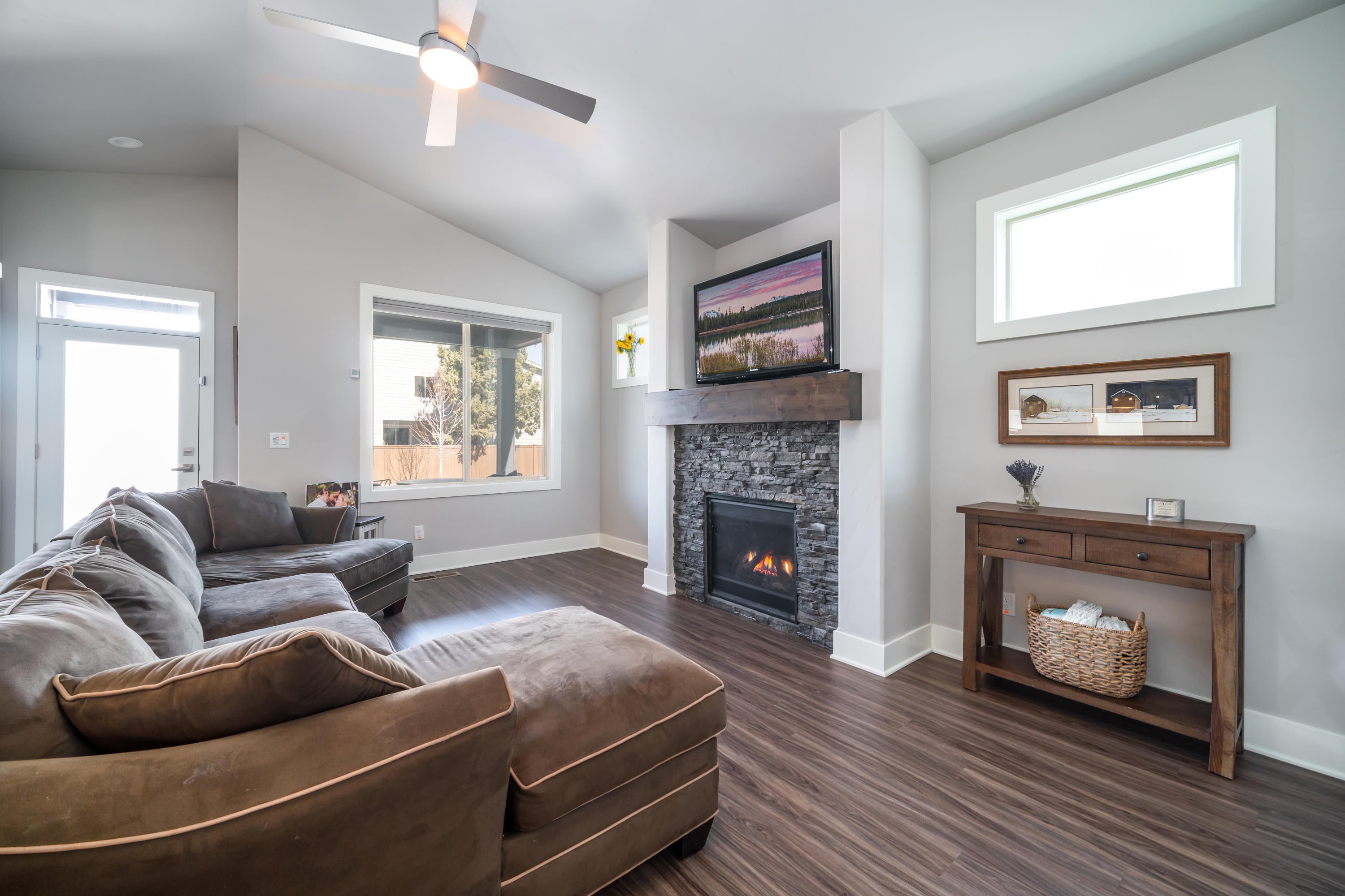 20929 Sotra Loop Bend, OR 97702 - Photo 5 of 28 RileyVisials-12