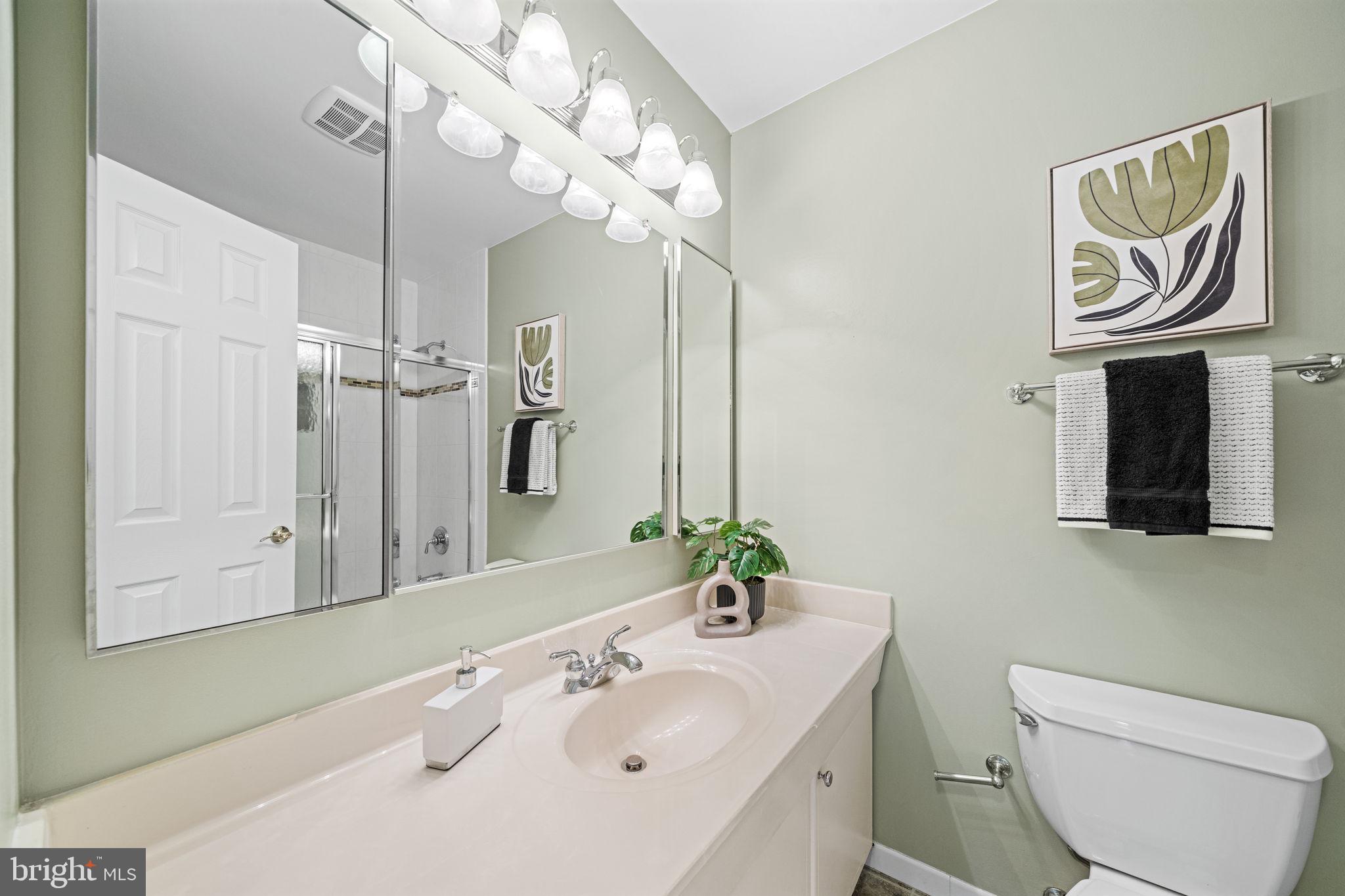 8522 Fairburn Drive Springfield, VA 22152 - Photo 28 of 43 Upper Full Bath