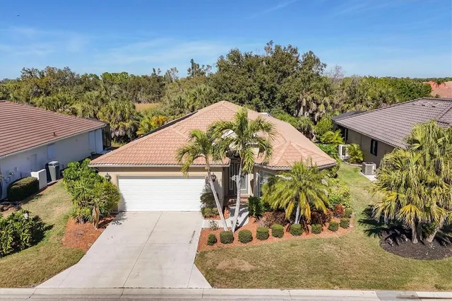 $545,000 | 407 Pinewood Lake Drive, Venice, FL 34285