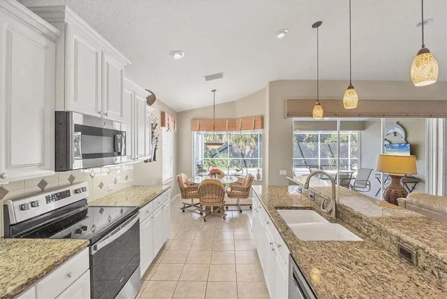 $545,000 | 407 Pinewood Lake Drive, Venice, FL 34285