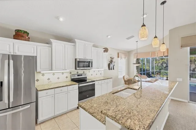 $545,000 | 407 Pinewood Lake Drive, Venice, FL 34285