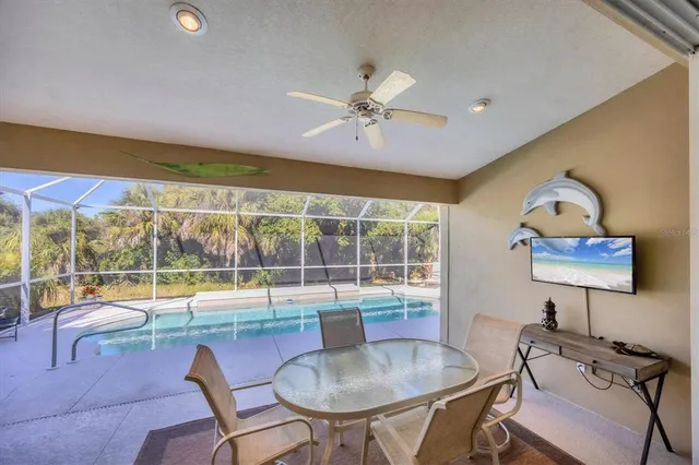 $545,000 | 407 Pinewood Lake Drive, Venice, FL 34285