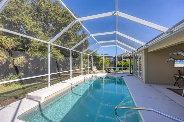 $545,000 | 407 Pinewood Lake Drive, Venice, FL 34285