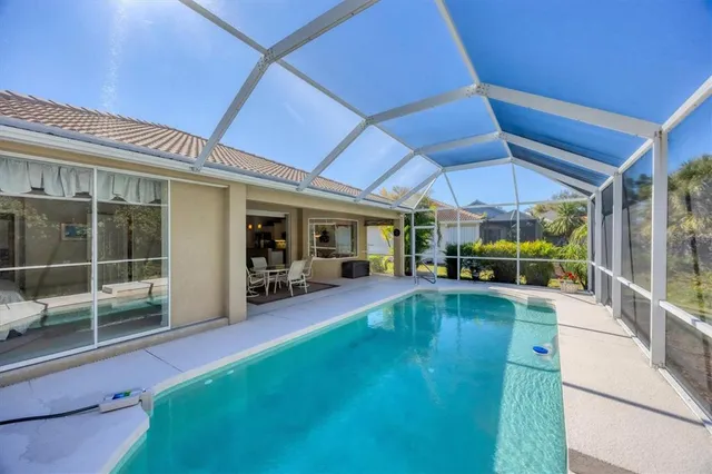 $545,000 | 407 Pinewood Lake Drive, Venice, FL 34285