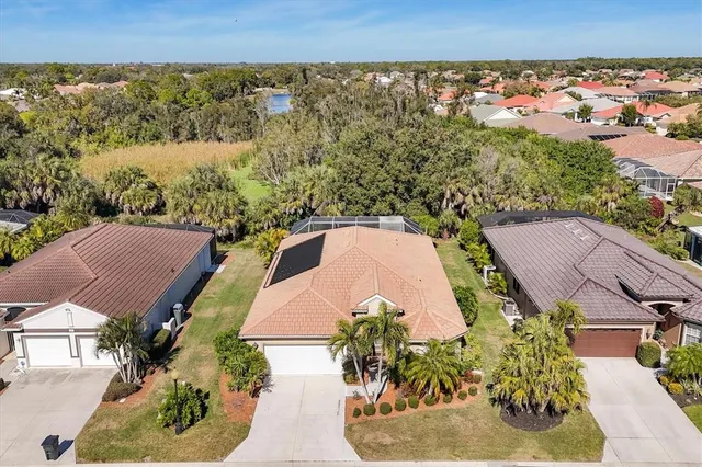 $545,000 | 407 Pinewood Lake Drive, Venice, FL 34285