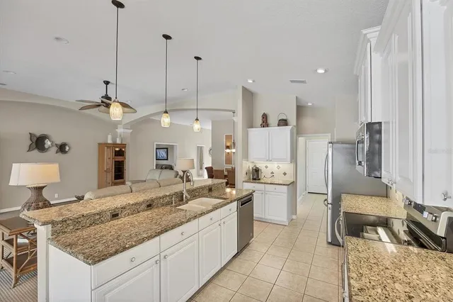 $545,000 | 407 Pinewood Lake Drive, Venice, FL 34285