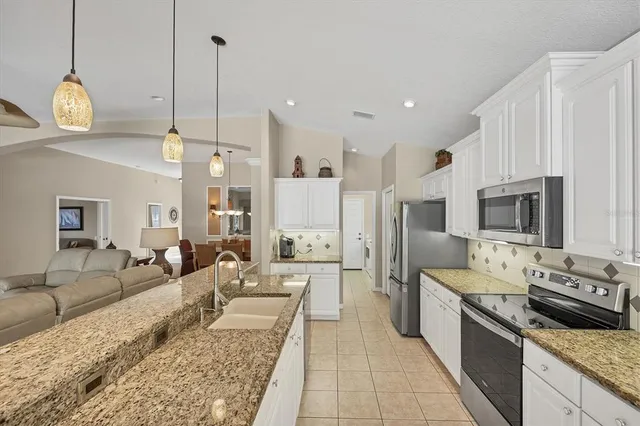 $545,000 | 407 Pinewood Lake Drive, Venice, FL 34285