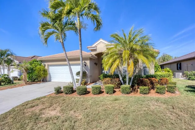 $545,000 | 407 Pinewood Lake Drive, Venice, FL 34285