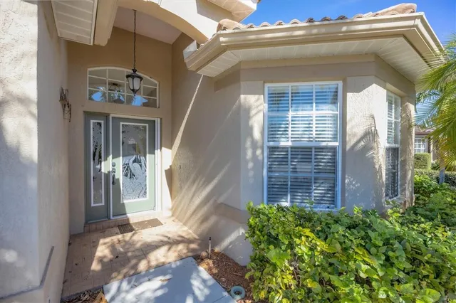 $545,000 | 407 Pinewood Lake Drive, Venice, FL 34285