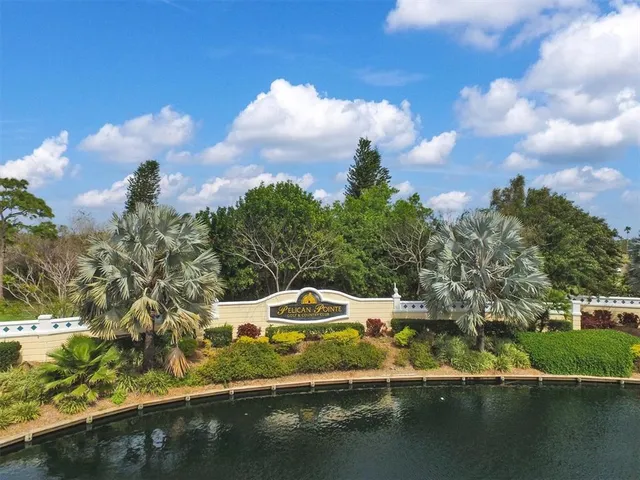 $545,000 | 407 Pinewood Lake Drive, Venice, FL 34285