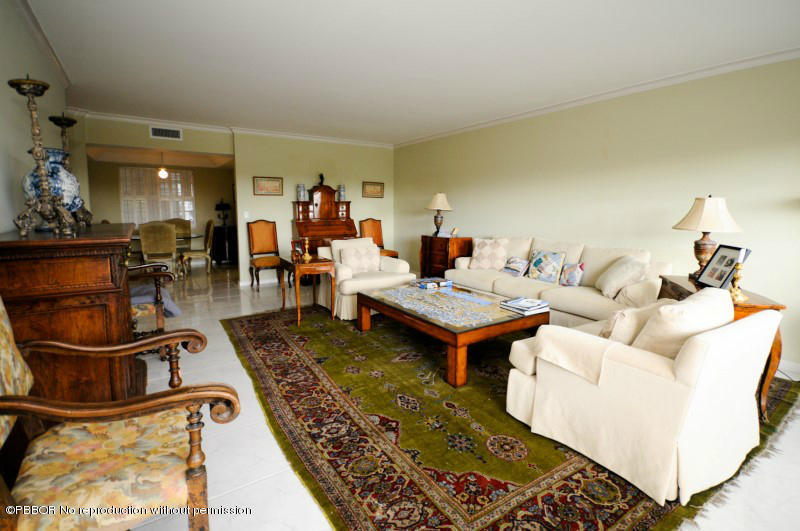 2195 Ibis Isle Road, Unit 6 Palm Beach, FL 33480 - Photo 4 of 15 a living room with furniture and a rug