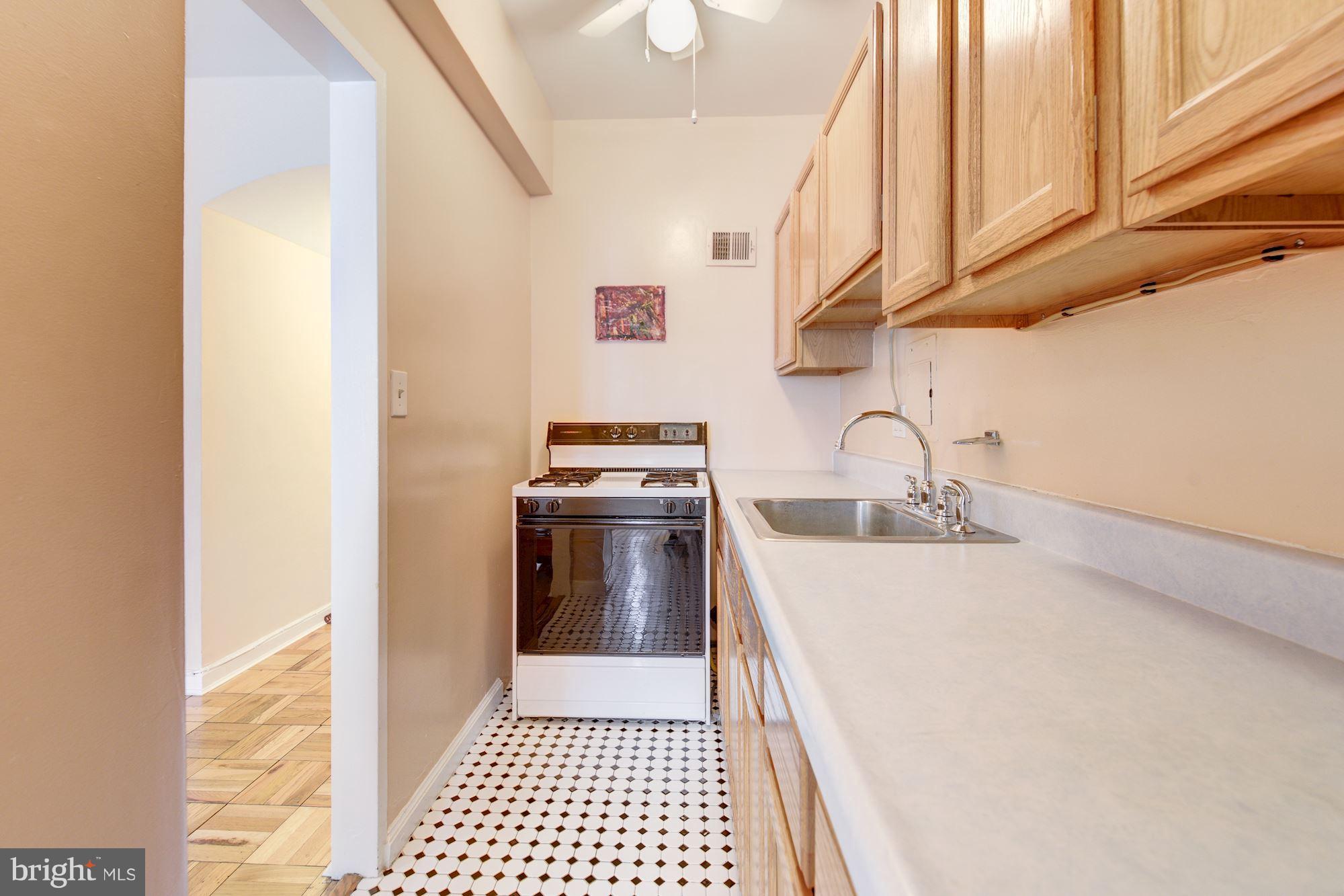 1 Scott Circle Northwest, Unit 604 Washington, DC 20036 - Photo 20 of 30 Kitchen