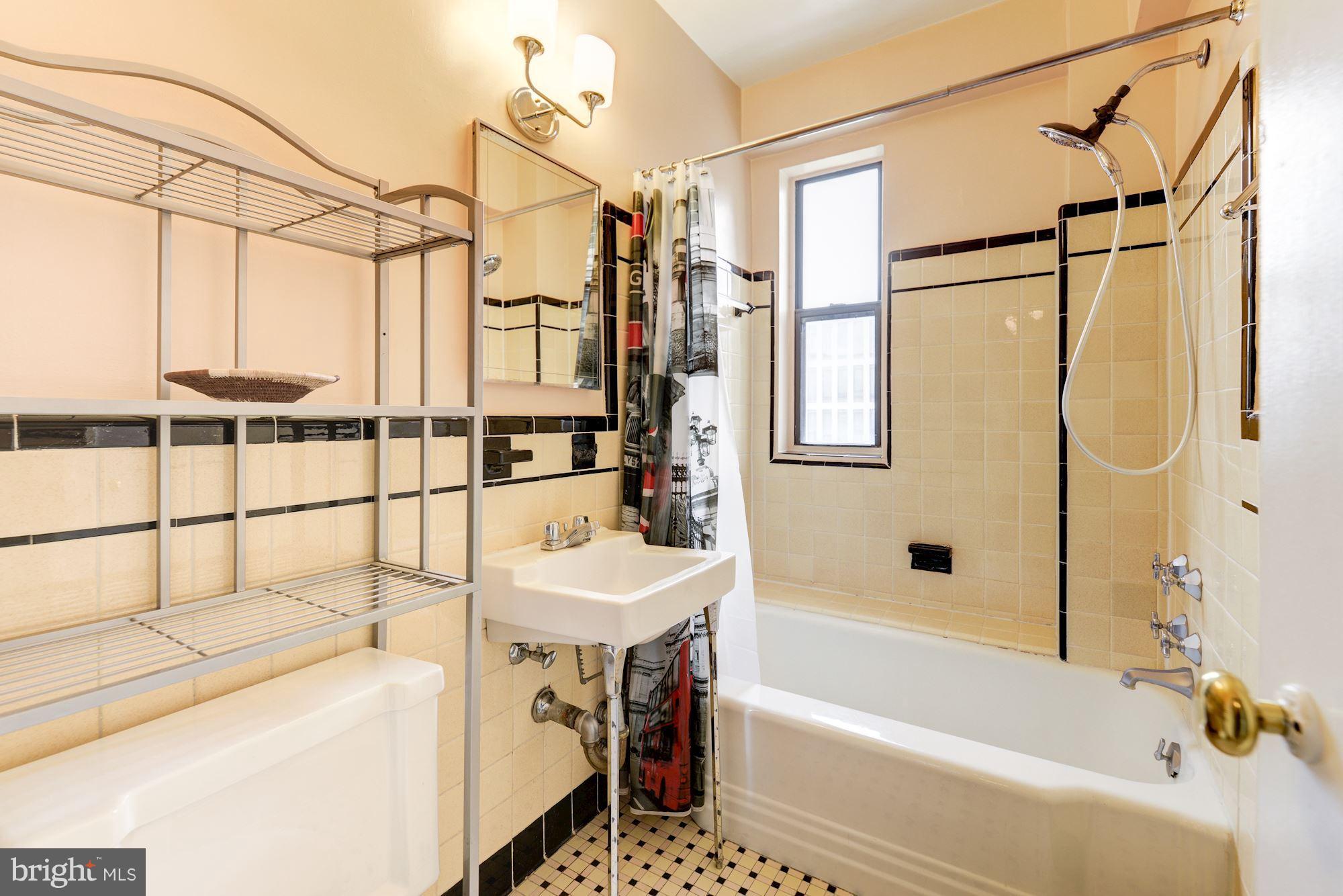 1 Scott Circle Northwest, Unit 604 Washington, DC 20036 - Photo 22 of 30 Bath (Master)