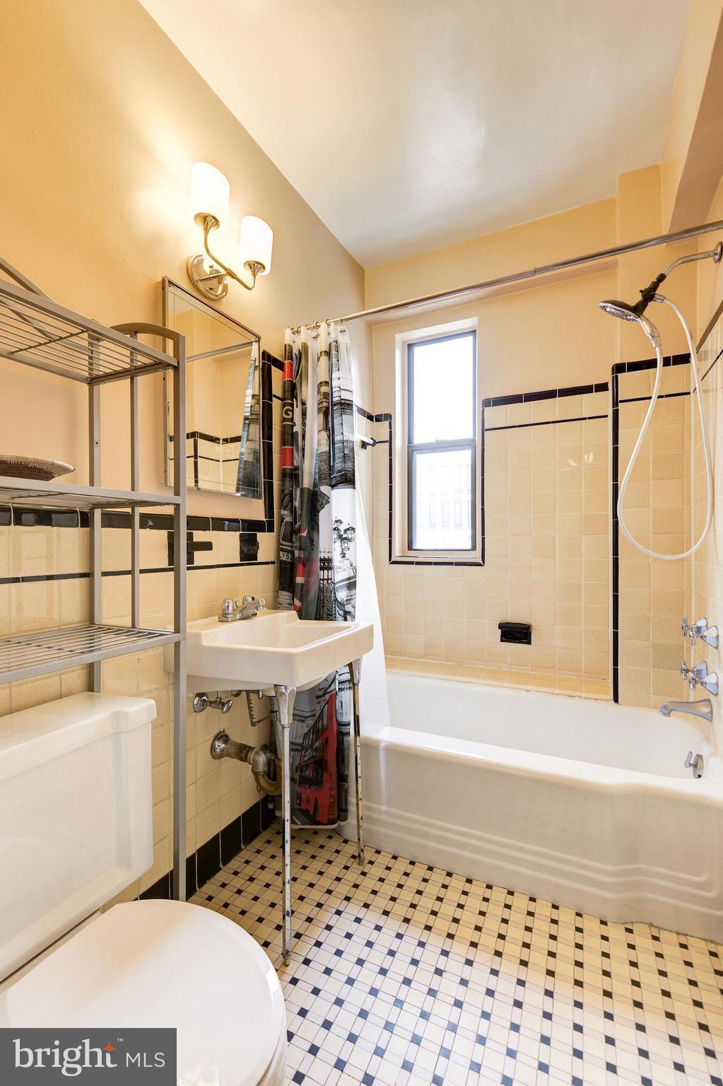 1 Scott Circle Northwest, Unit 604 Washington, DC 20036 - Photo 23 of 30 Bath (Master)